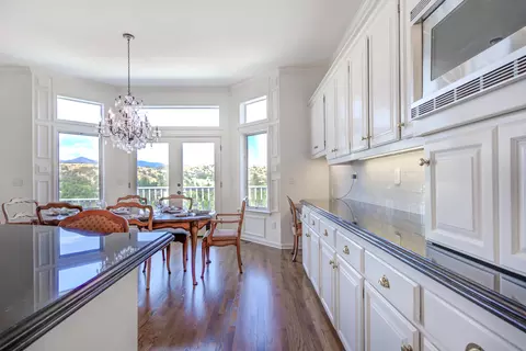 Kitchen - 432 Arbor Pl, Redding, CA 96001 photo 4 of 8