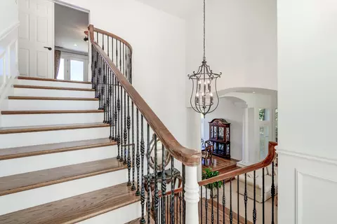 Entry Way - 432 Arbor Pl, Redding, CA 96001 photo 6 of 8