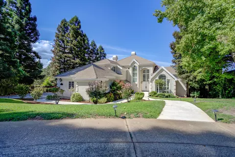 Exterior - 432 Arbor Pl, Redding, CA 96001 photo 2 of 16