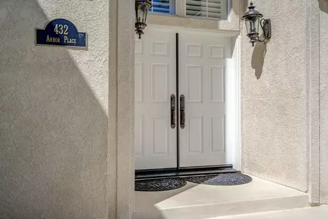 Entry Way - 432 Arbor Pl, Redding, CA 96001 photo 1 of 8