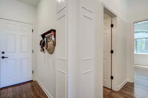 Entry Way - 432 Arbor Pl, Redding, CA 96001 photo 2 of 8