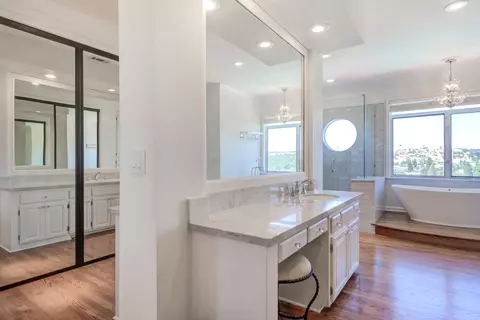 Bath - 432 Arbor Pl, Redding, CA 96001 photo 5 of 12