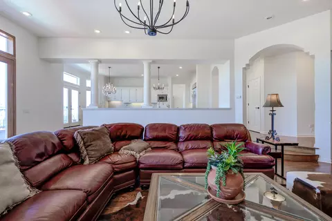 Living - 432 Arbor Pl, Redding, CA 96001 photo 10 of 10