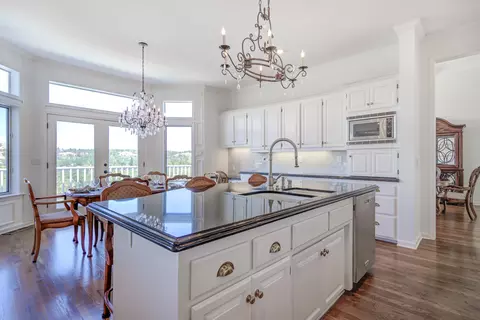 Kitchen - 432 Arbor Pl, Redding, CA 96001 photo 5 of 8