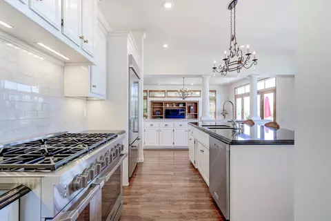 Kitchen - 432 Arbor Pl, Redding, CA 96001 photo 1 of 8