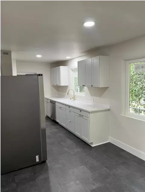 Kitchen - 370 Revilo Dr, Redding, CA 96001 photo 3 of 3