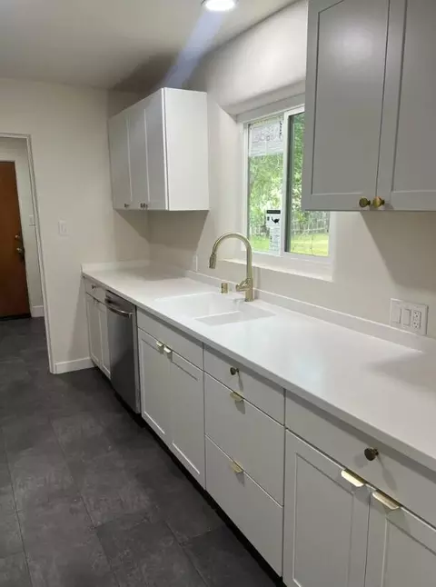 Kitchen - 370 Revilo Dr, Redding, CA 96001 photo 1 of 3
