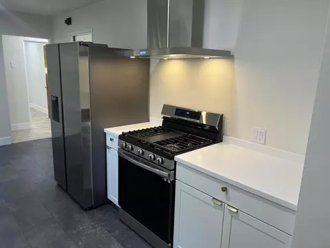 Kitchen - 370 Revilo Dr, Redding, CA 96001 photo 2 of 3