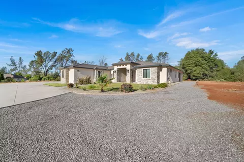 13231 Tierra Oaks Dr, Redding, CA 96003
