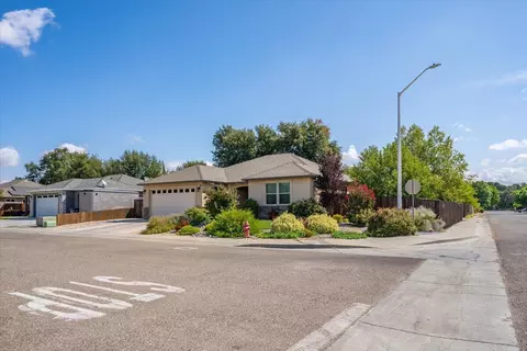 Exterior - 1485 Carl Ct, Red Bluff, CA 96080 photo 14 of 16