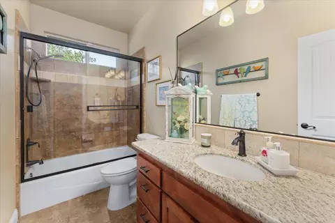 Bath - 1485 Carl Ct, Red Bluff, CA 96080 photo 3 of 3