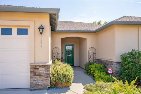 Exterior - 1485 Carl Ct, Red Bluff, CA 96080 photo 2 of 16