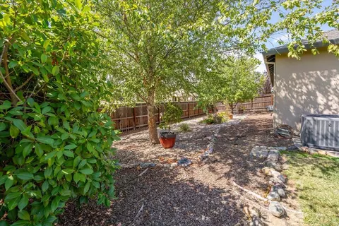 Exterior - 1485 Carl Ct, Red Bluff, CA 96080 photo 9 of 16