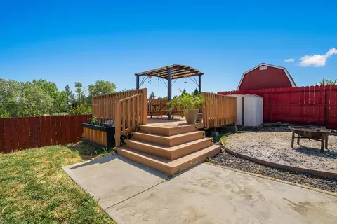 Exterior - 1965 Gentry Way, Red Bluff, CA 96080 photo 7 of 8