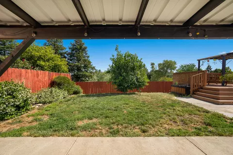 Exterior - 1965 Gentry Way, Red Bluff, CA 96080 photo 5 of 8