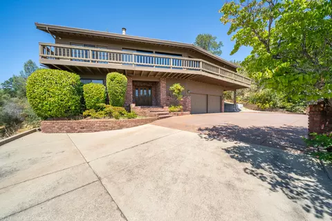 3396 Oakwood Pl, Redding, CA 96001