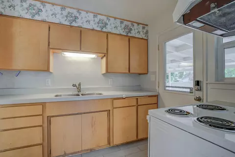 Kitchen - 1515 Mesa St, Redding, CA 96001 photo 1 of 4