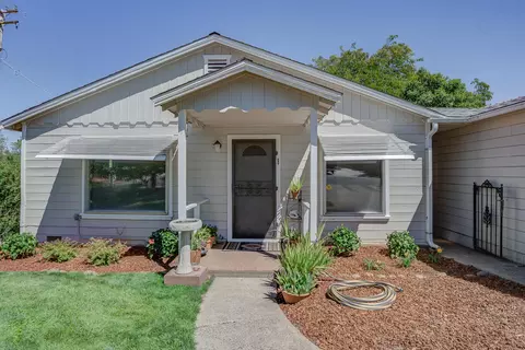 Exterior - 1515 Mesa St, Redding, CA 96001 photo 3 of 12
