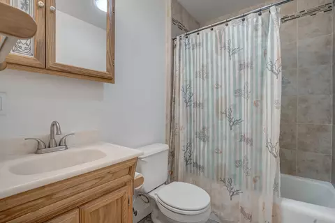 Bath - 1515 Mesa St, Redding, CA 96001 photo 1 of 4