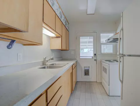 Kitchen - 1515 Mesa St, Redding, CA 96001 photo 2 of 4