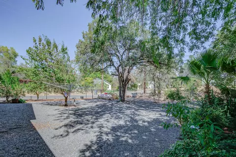 Exterior - 1515 Mesa St, Redding, CA 96001 photo 8 of 12