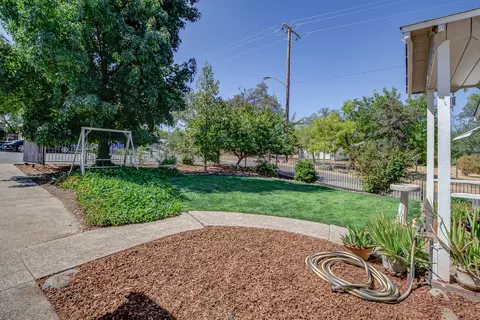 Exterior - 1515 Mesa St, Redding, CA 96001 photo 12 of 12