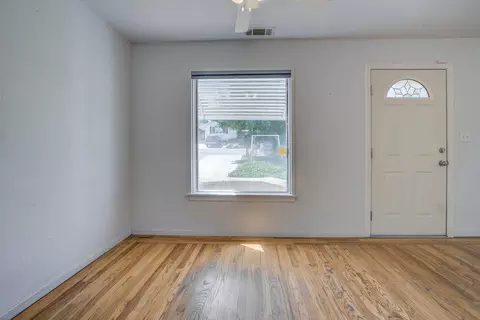 Living - 1515 Mesa St, Redding, CA 96001 photo 5 of 5