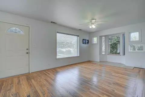 Living - 1515 Mesa St, Redding, CA 96001 photo 2 of 5