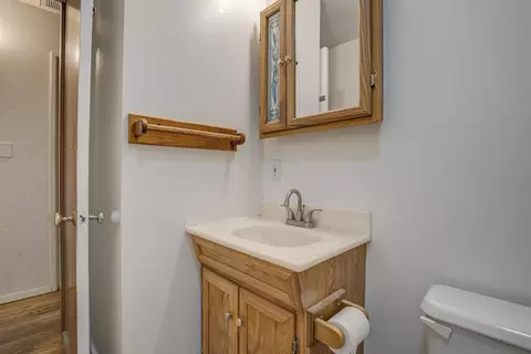 Bath - 1515 Mesa St, Redding, CA 96001 photo 3 of 4
