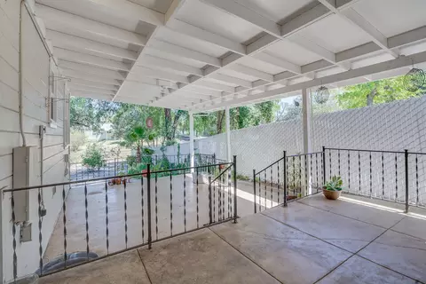 Exterior - 1515 Mesa St, Redding, CA 96001 photo 4 of 12