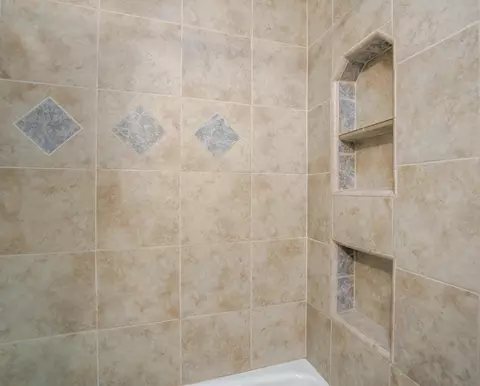 Bath - 1515 Mesa St, Redding, CA 96001 photo 2 of 4