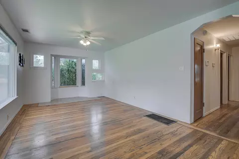 Living - 1515 Mesa St, Redding, CA 96001 photo 1 of 5
