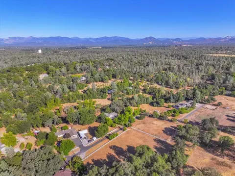 View/Area - 20910 Yogi Bear Ln, Redding, CA 96003 photo 4 of 4