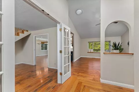 Entry Way - 20910 Yogi Bear Ln, Redding, CA 96003 photo 2 of 4