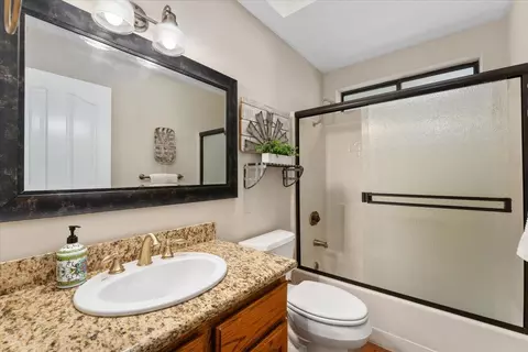 Bath - 20910 Yogi Bear Ln, Redding, CA 96003 photo 5 of 5