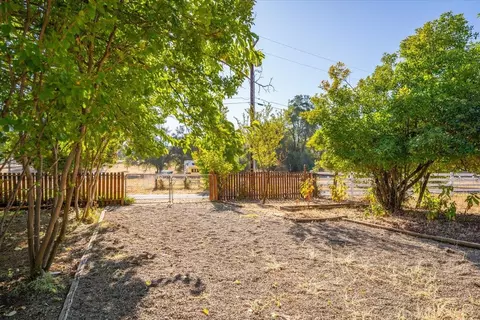 Exterior - 20910 Yogi Bear Ln, Redding, CA 96003 photo 11 of 21