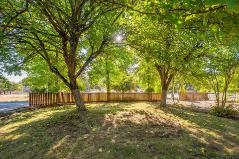 Exterior - 20910 Yogi Bear Ln, Redding, CA 96003 photo 10 of 21