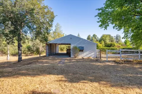 Exterior - 20910 Yogi Bear Ln, Redding, CA 96003 photo 14 of 21