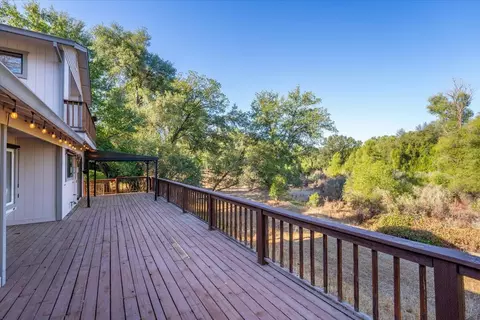 Exterior - 20910 Yogi Bear Ln, Redding, CA 96003 photo 7 of 21