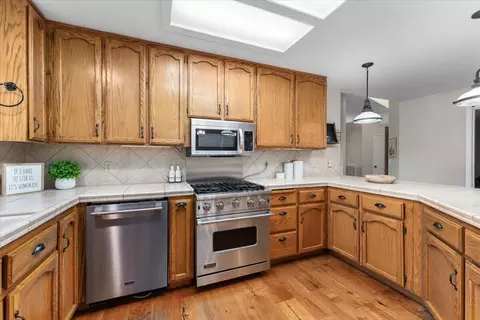 Kitchen - 20910 Yogi Bear Ln, Redding, CA 96003 photo 3 of 5