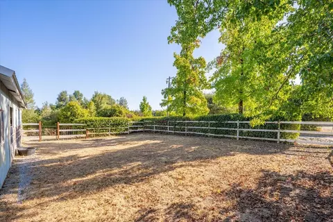 Exterior - 20910 Yogi Bear Ln, Redding, CA 96003 photo 16 of 21