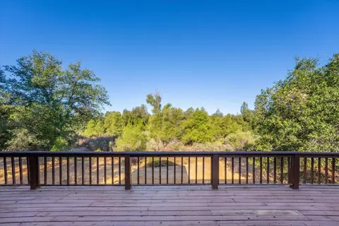Exterior - 20910 Yogi Bear Ln, Redding, CA 96003 photo 6 of 21