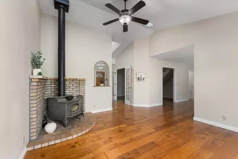 Living - 20910 Yogi Bear Ln, Redding, CA 96003 photo 4 of 4
