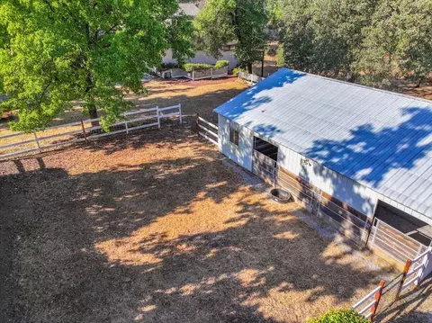 Exterior - 20910 Yogi Bear Ln, Redding, CA 96003 photo 20 of 21