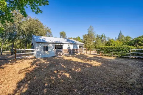 Exterior - 20910 Yogi Bear Ln, Redding, CA 96003 photo 17 of 21
