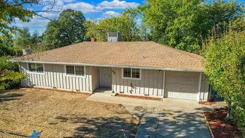 692 Ridge Rd, Redding, CA 96003