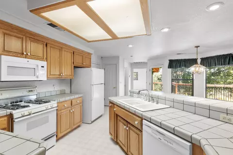 1874 Trailwood Ct, Redding, CA 96003 photo 8