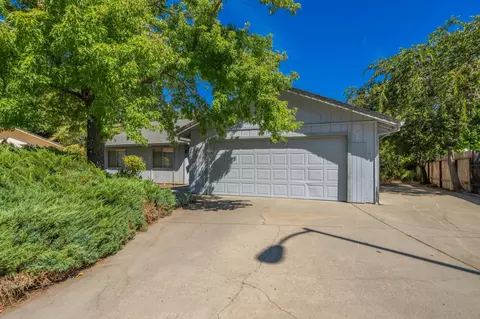 2064 Stonybrook Dr, Red Bluff, CA 96080 photo 2