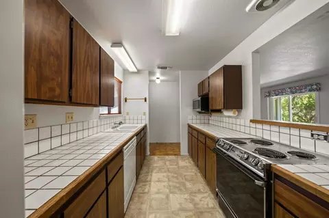 2064 Stonybrook Dr, Red Bluff, CA 96080 photo 12