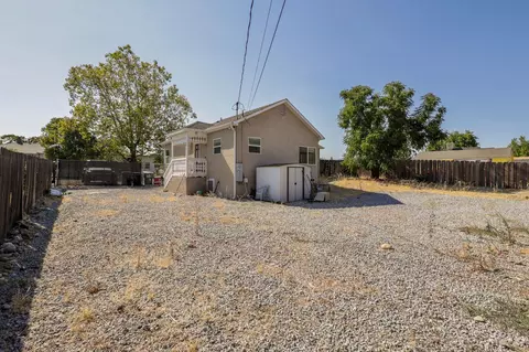 Exterior - 1801 Pleasant St, Redding, CA 96001 photo 3 of 5